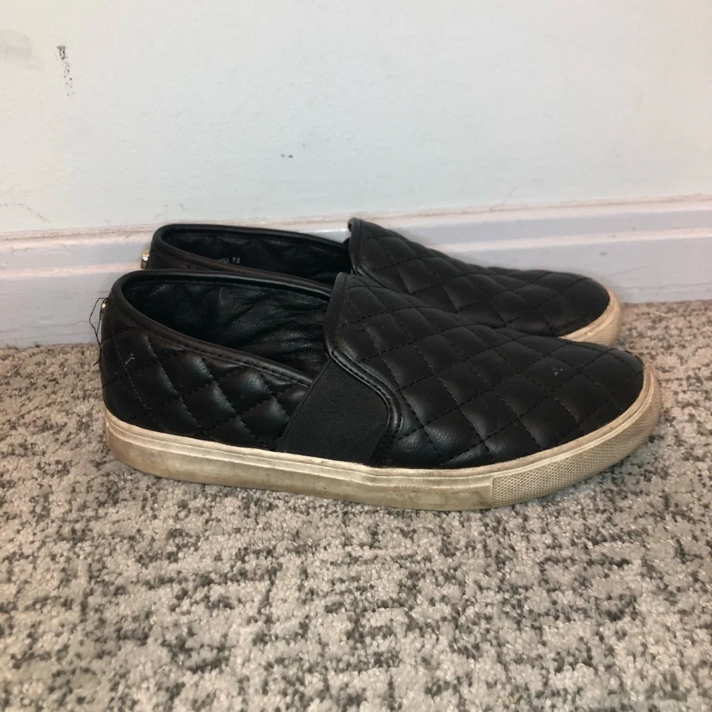 Steve Madden Black Endell Quilted Slip On Shoes Size 7.5